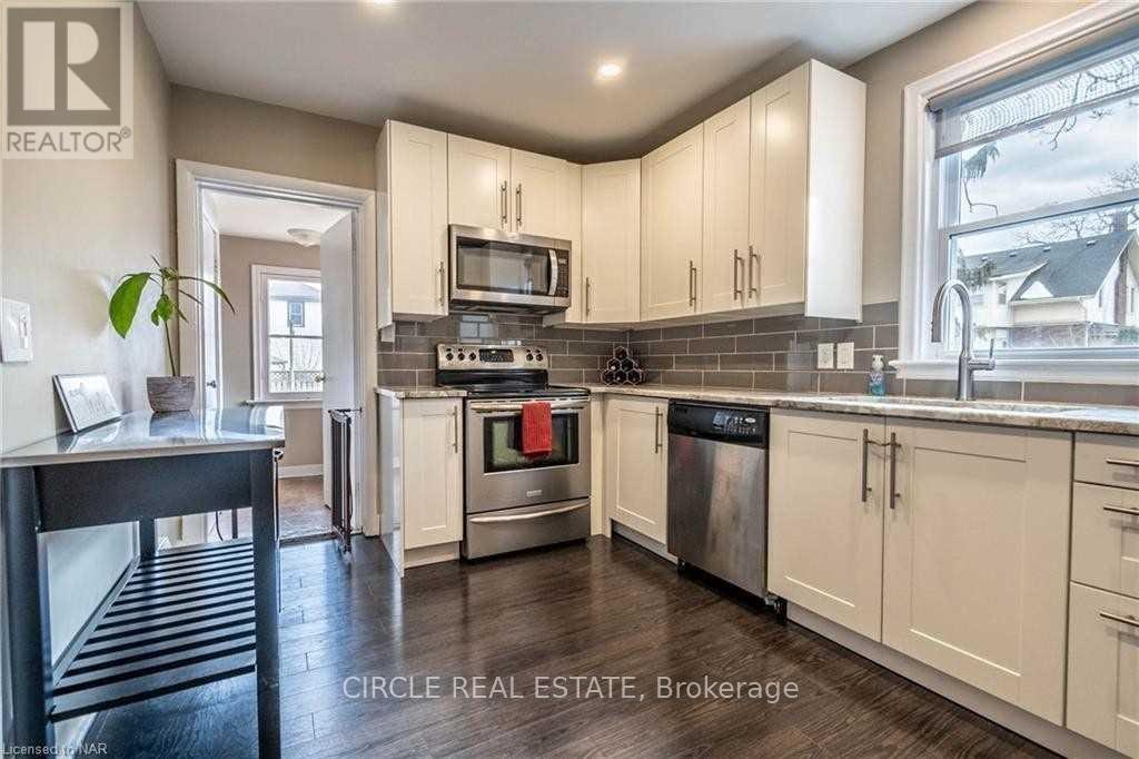 4 Chelsea Street, St. Catharines, ON, L2P 3B8 - 2