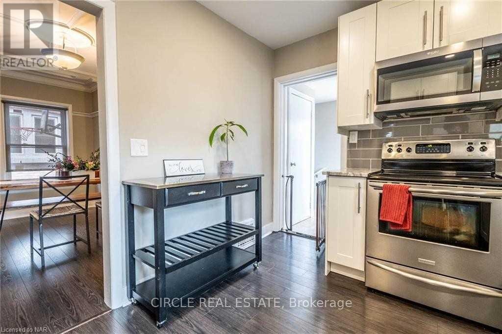 4 Chelsea Street, St. Catharines, ON, L2P 3B8 - 4