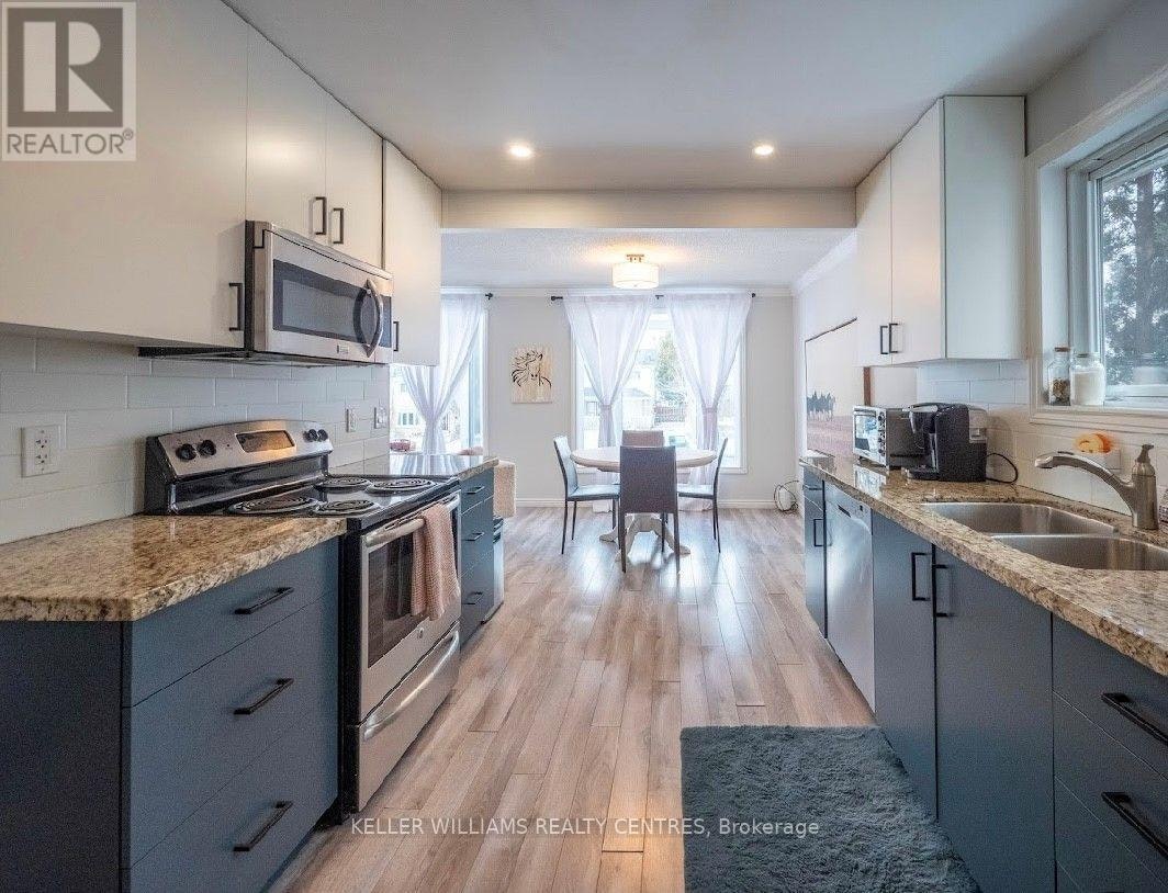 UPPER-807 Greenfield Crescent, Newmarket, ON, L3Y 3B2 - 3