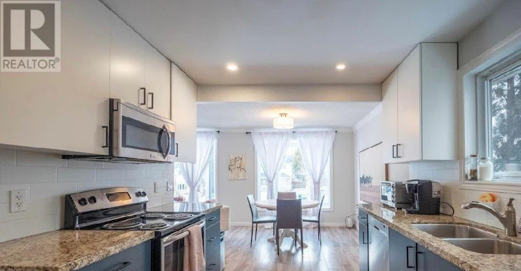 UPPER-807 Greenfield Crescent, Newmarket, ON, L3Y 3B2 - 3