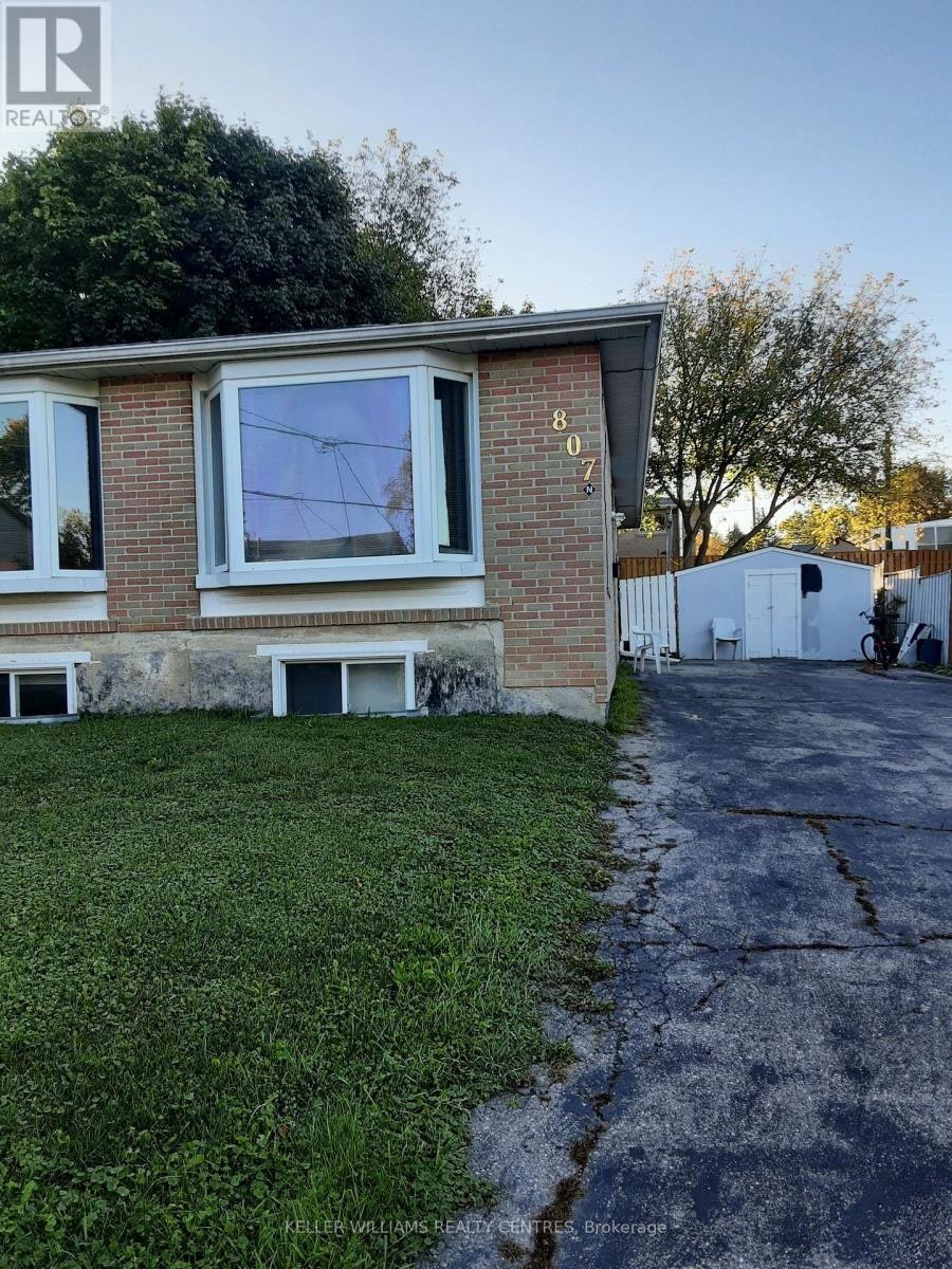 UPPER-807 Greenfield Crescent, Newmarket, ON, L3Y 3B2