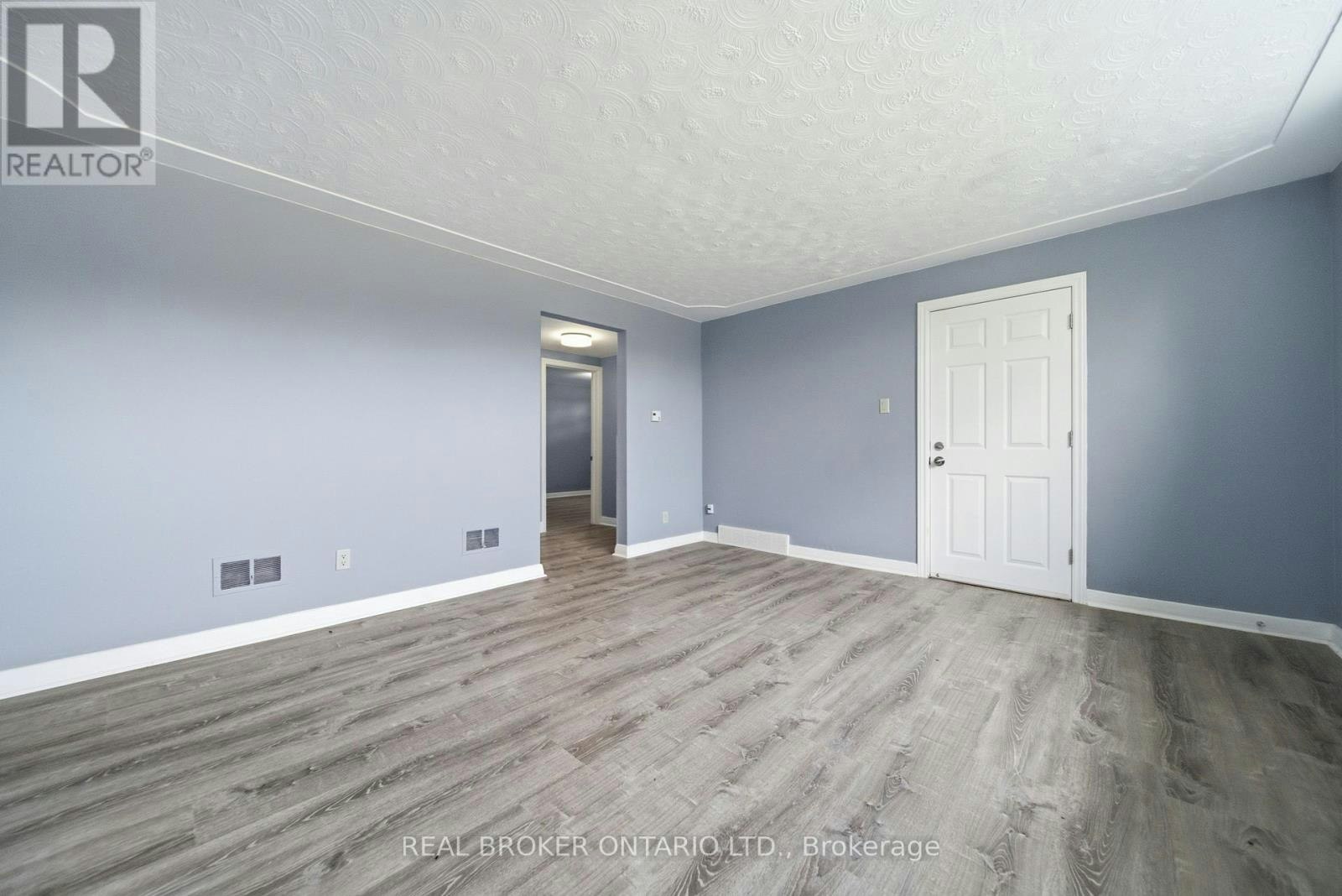 C-293 Highland Road E, Kitchener, ON, N2M 3W6 - 3