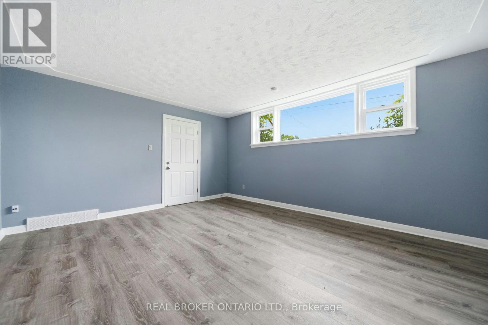 C-293 Highland Road E, Kitchener, ON, N2M 3W6 - 2