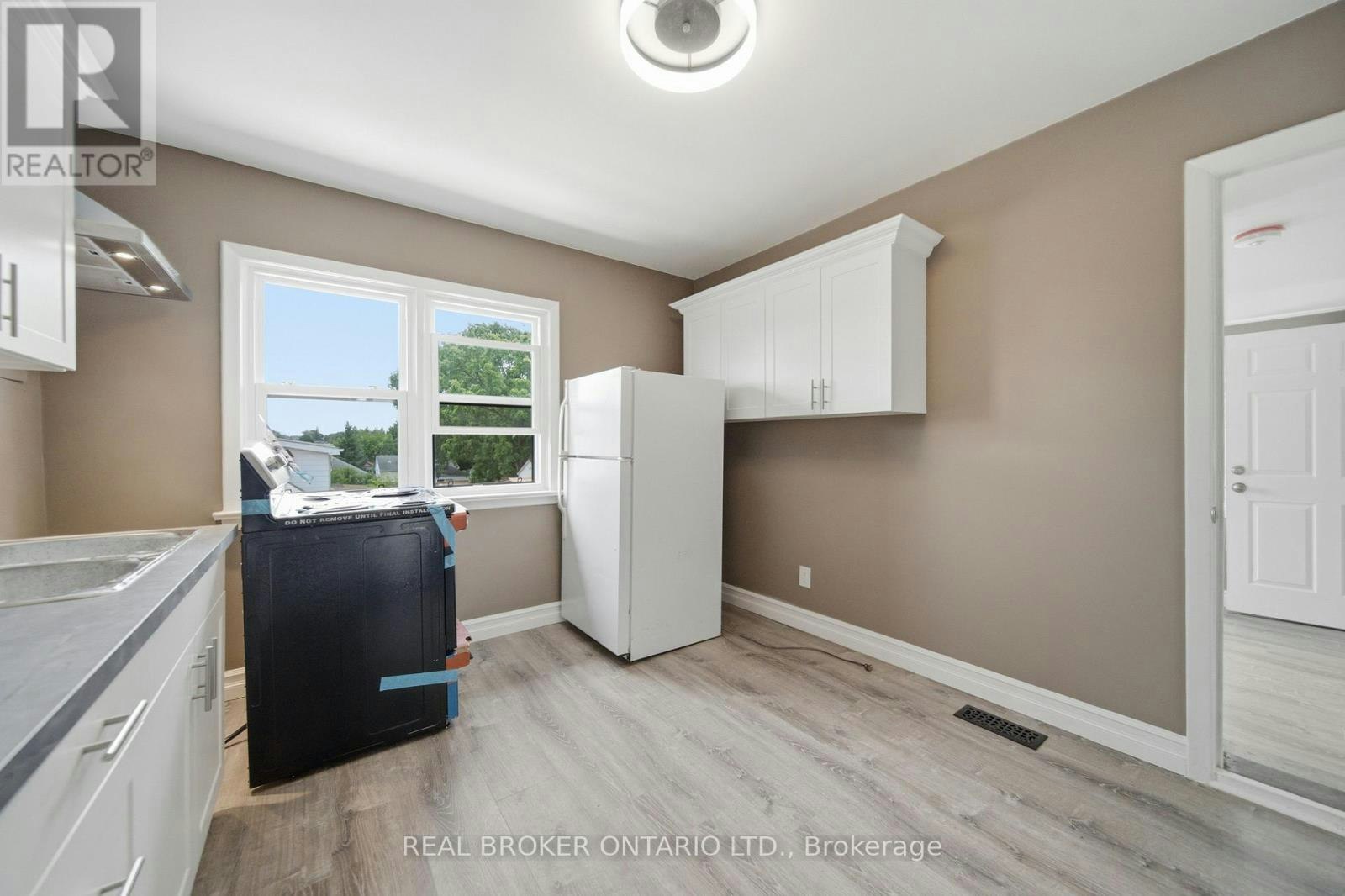 A-293 Highland Road E, Kitchener, ON, N2M 3W6 - 9