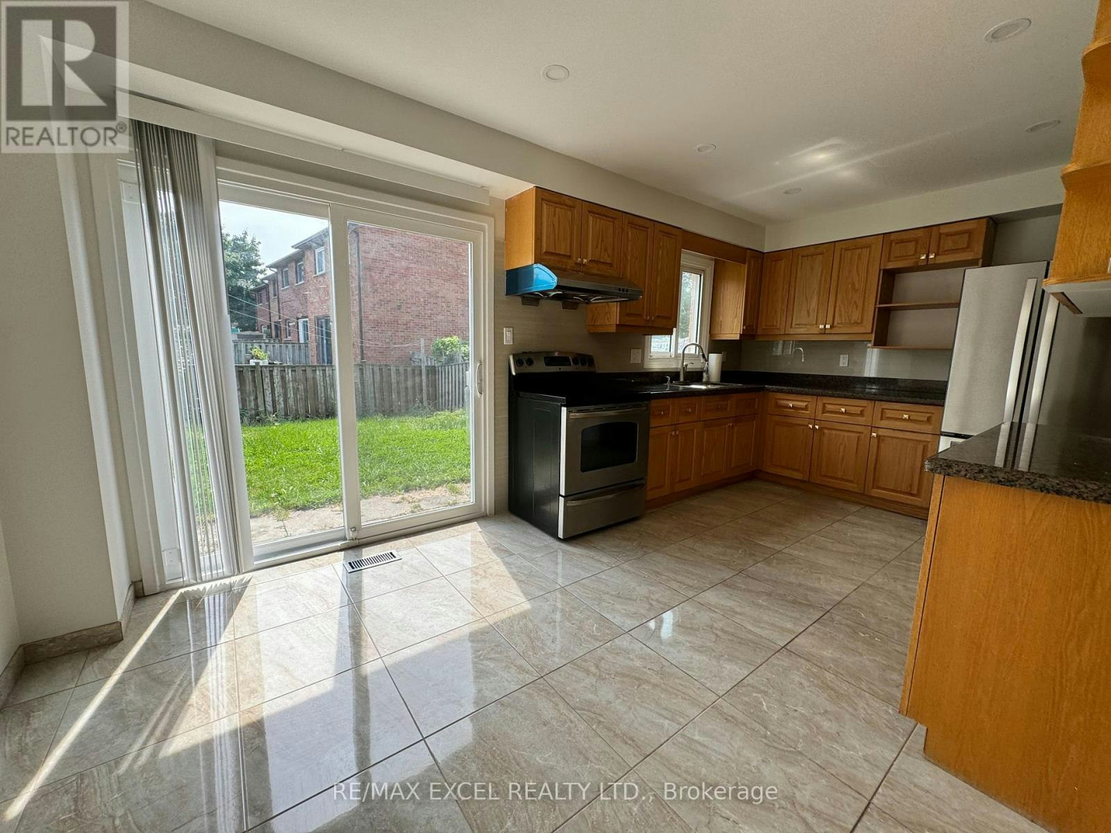 27 Manston Crescent, Markham, ON, L3R 7A5 - 3