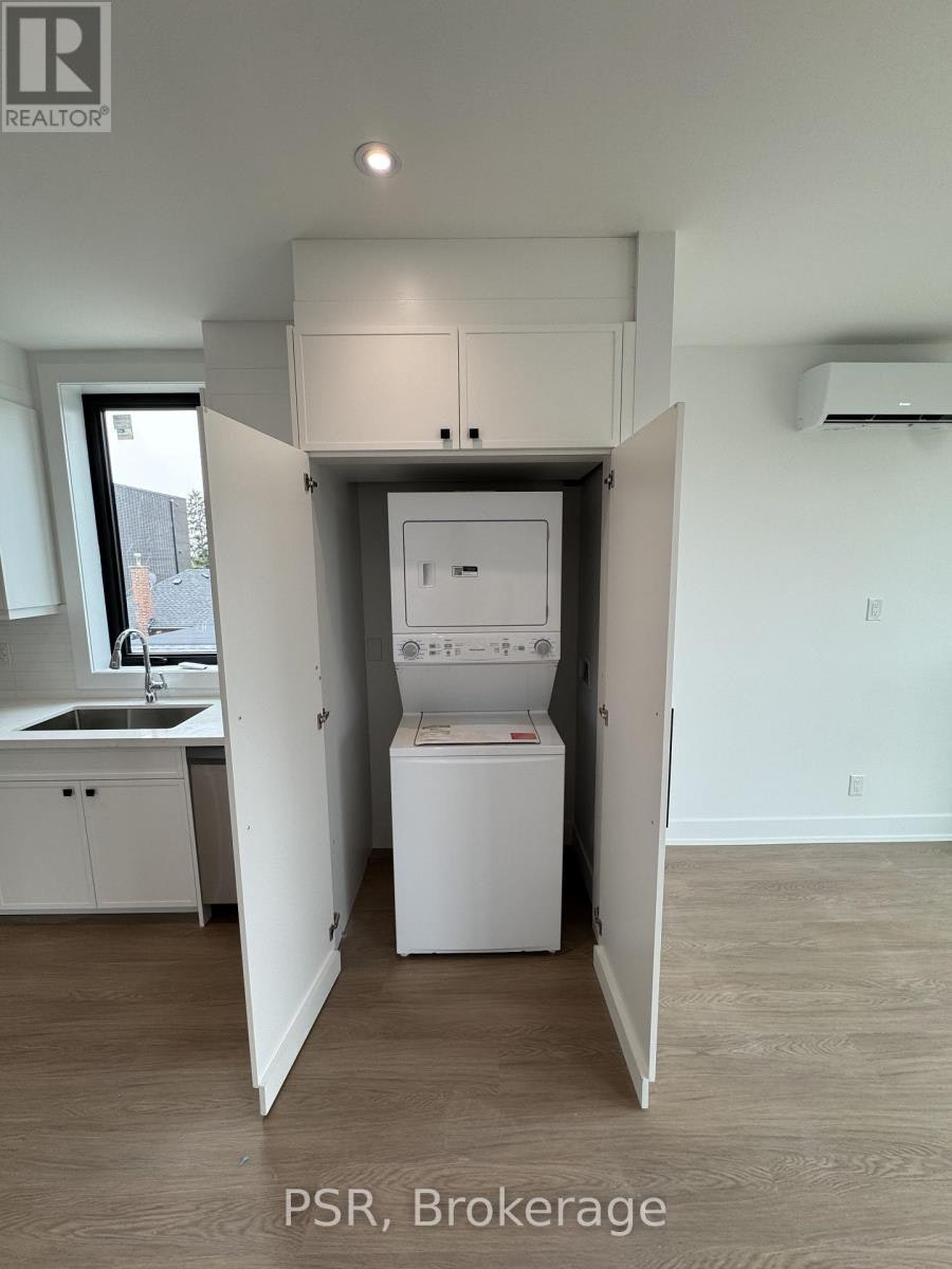 UPPER-99 Ypres Road, Toronto, ON, M6M 3X2 - 6