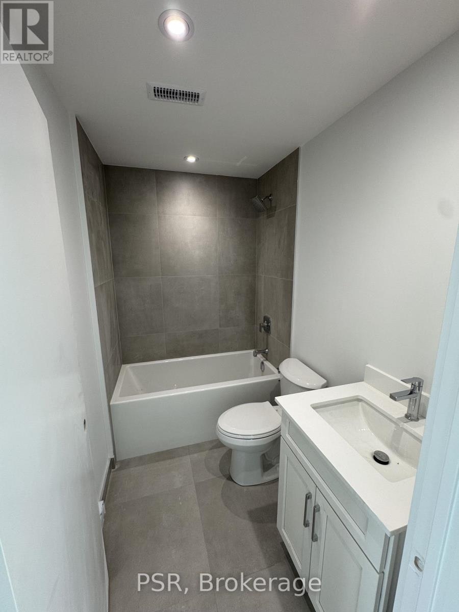 UPPER-99 Ypres Road, Toronto, ON, M6M 3X2 - 7