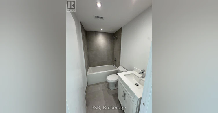 UPPER-99 Ypres Road, Toronto, ON, M6M 3X2 - 7