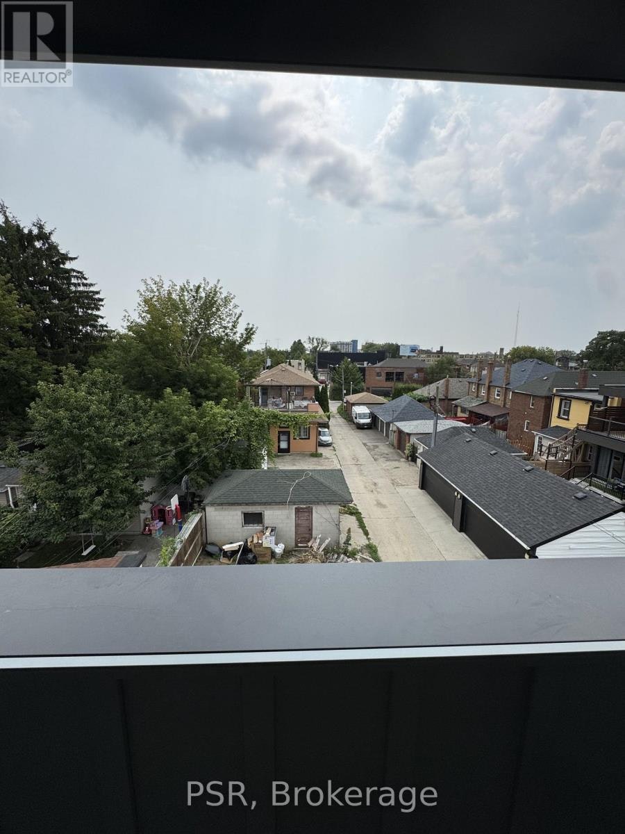 UPPER-99 Ypres Road, Toronto, ON, M6M 3X2 - 12