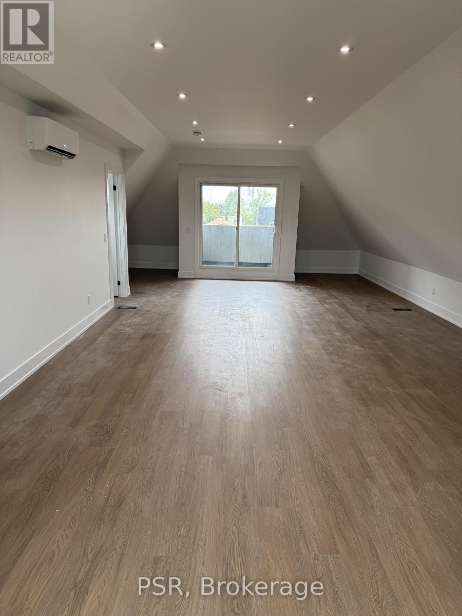 UPPER-99 Ypres Road, Toronto, ON, M6M 3X2 - 11