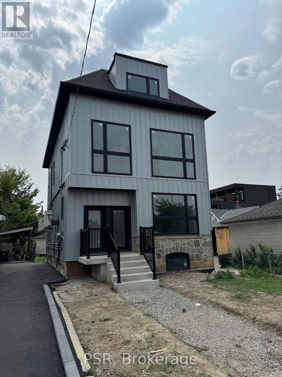 UPPER-99 Ypres Road, Toronto, ON, M6M 3X2 - 2