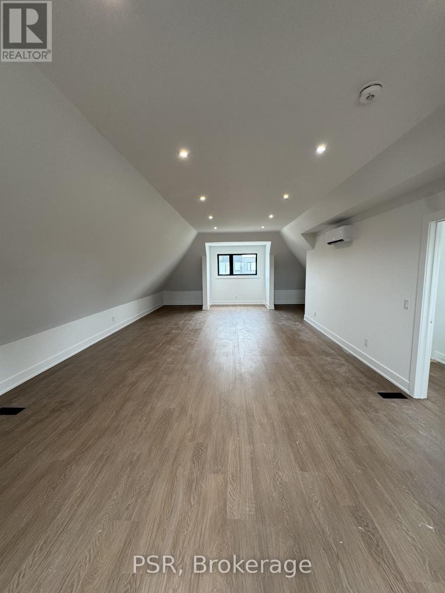 UPPER-99 Ypres Road, Toronto, ON, M6M 3X2 - 10