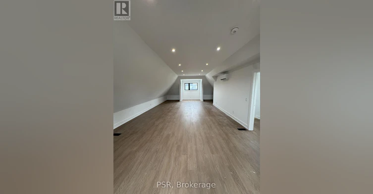 UPPER-99 Ypres Road, Toronto, ON, M6M 3X2 - 10