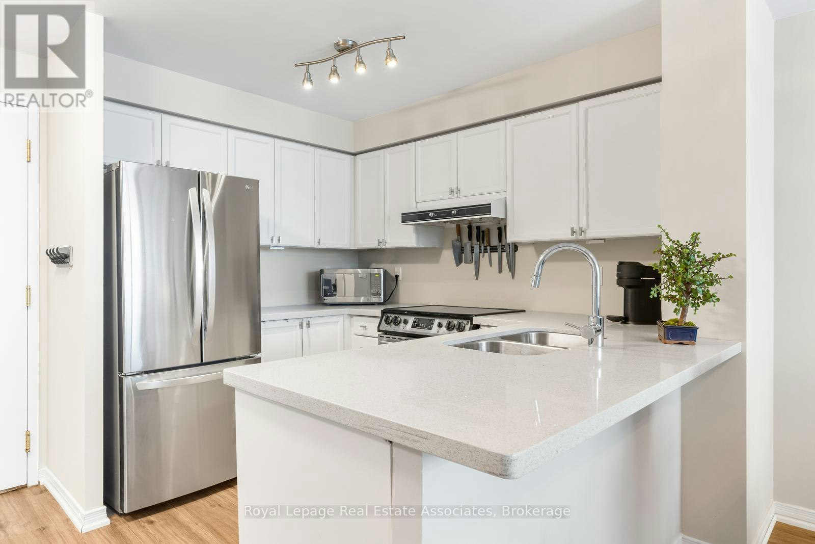 PH7-2565 Erin Centre Boulevard, Mississauga, ON, L5M 6Z8