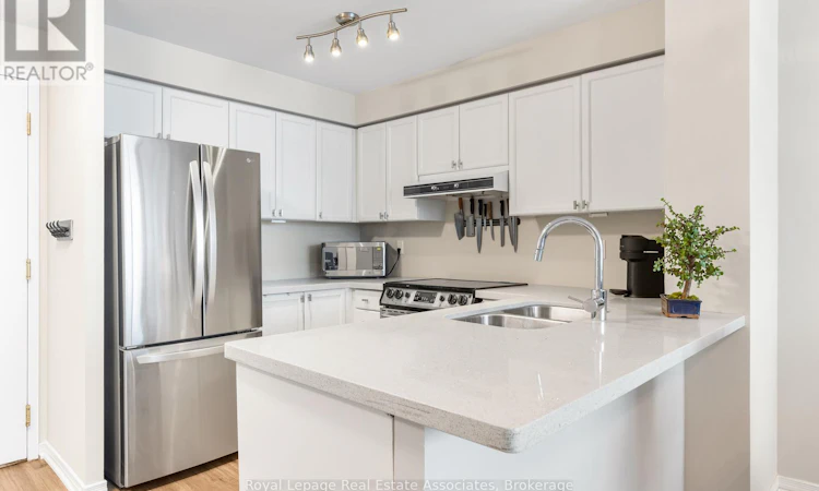 PH7-2565 Erin Centre Boulevard