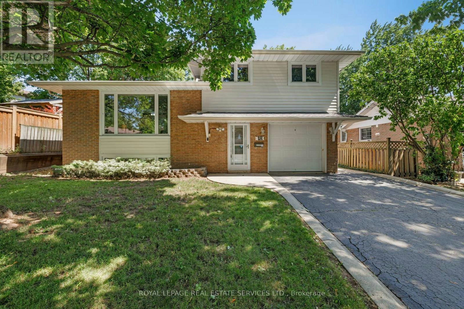 18 Osborne Crescent, Oakville, ON, L6H 1G1