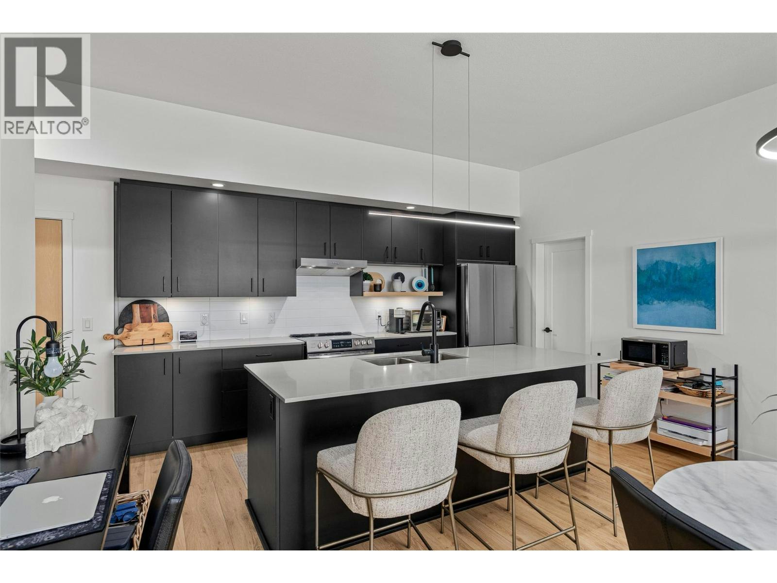 607-660 Cawston Avenue - 5