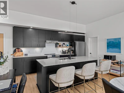 607-660 Cawston Avenue - 5