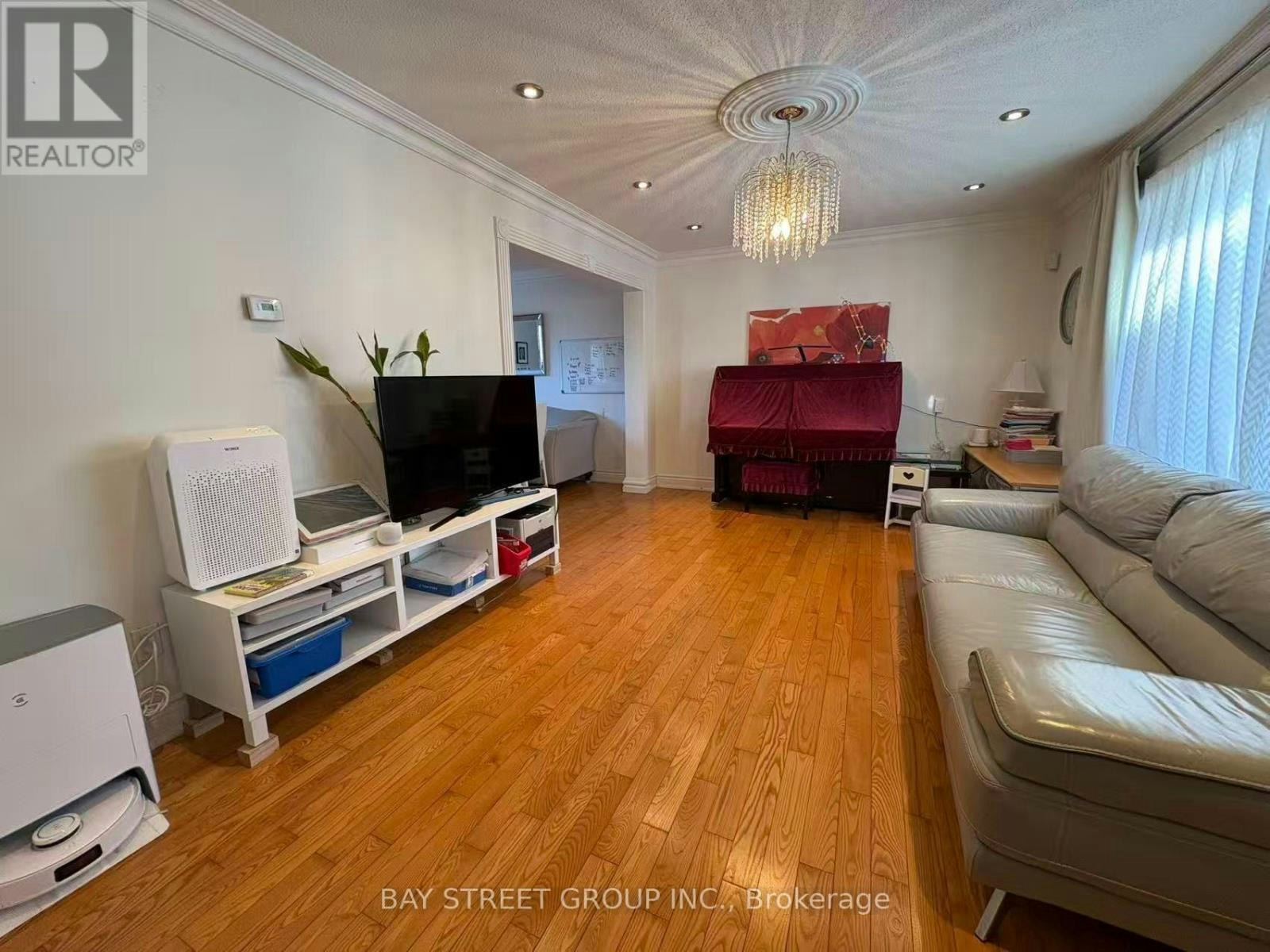 210 Shaughnessy Boulevard, Toronto, ON, M2J 1K4 - 3