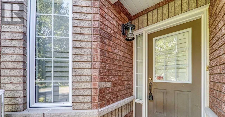 20 Kenilworth Crescent, Whitby, ON, L1M 2M6 - 3
