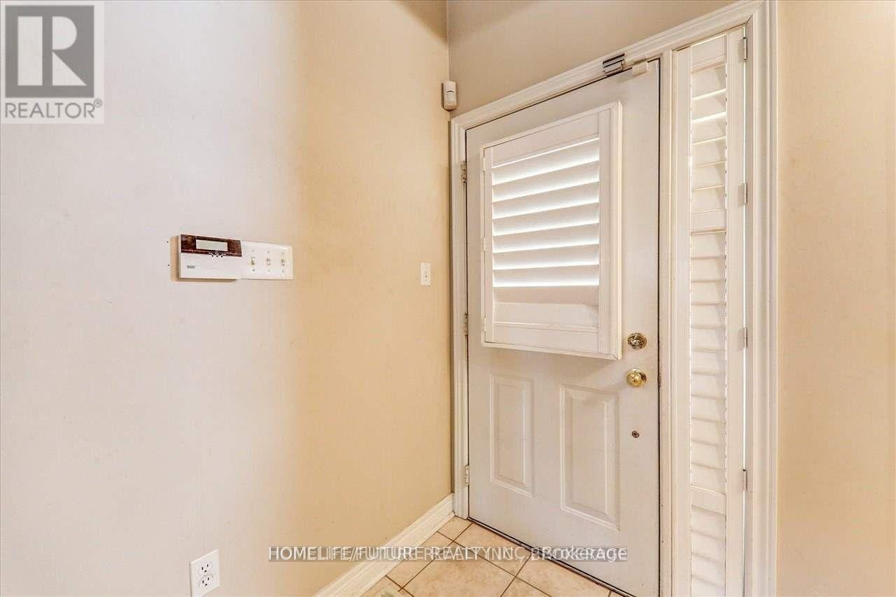 20 Kenilworth Crescent, Whitby, ON, L1M 2M6 - 4