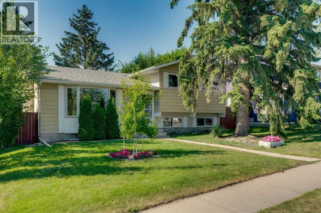 335 Queensland Drive SE, Calgary, AB, T2J 3R6
