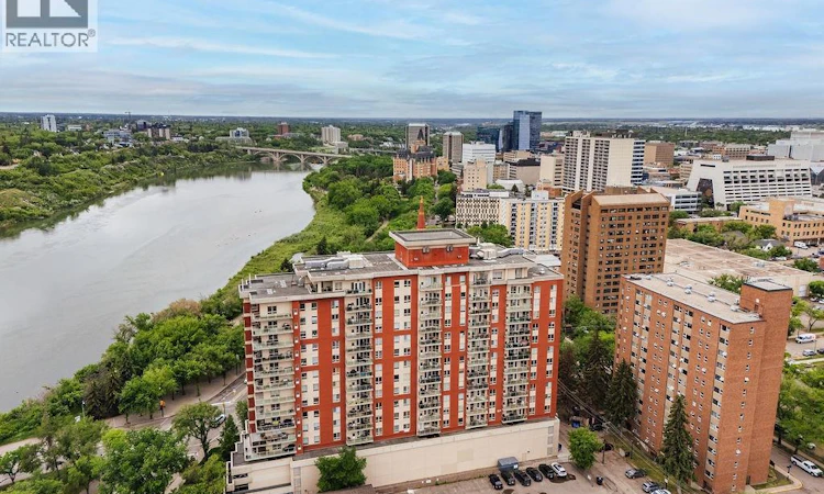 409-902 Spadina Crescent E