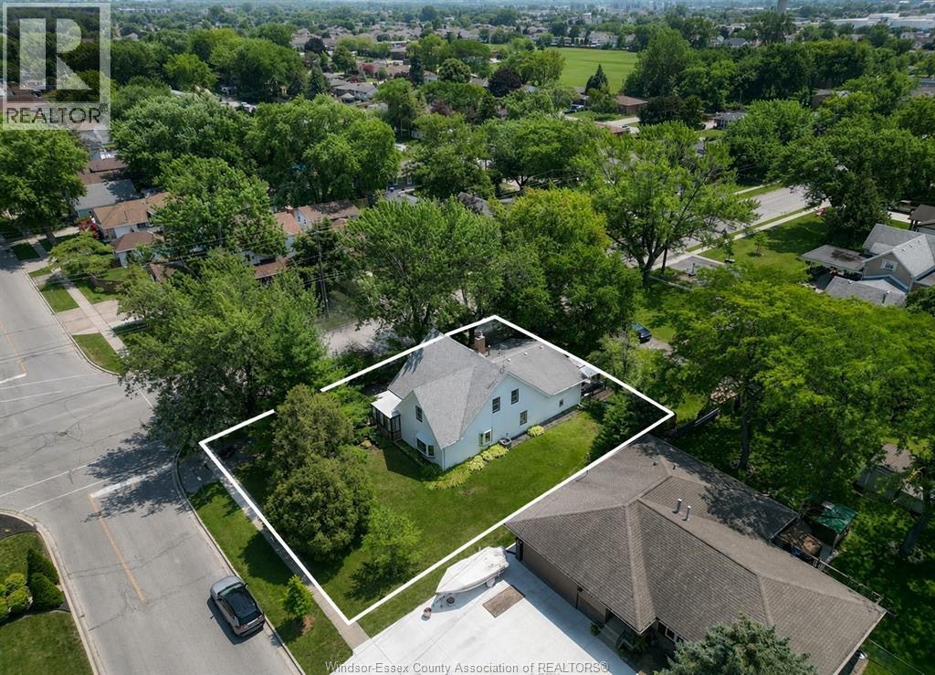 12437 Thomas Street, Tecumseh, ON, N8N 1H7