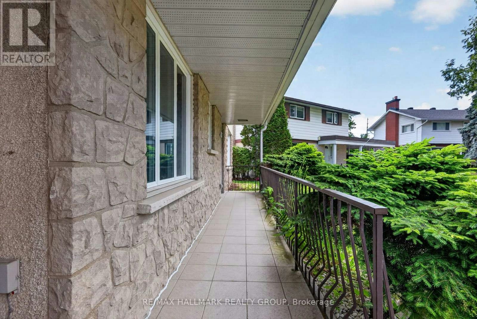 1038 Arnot Road, Ottawa, ON, K2C 0H4 - 2