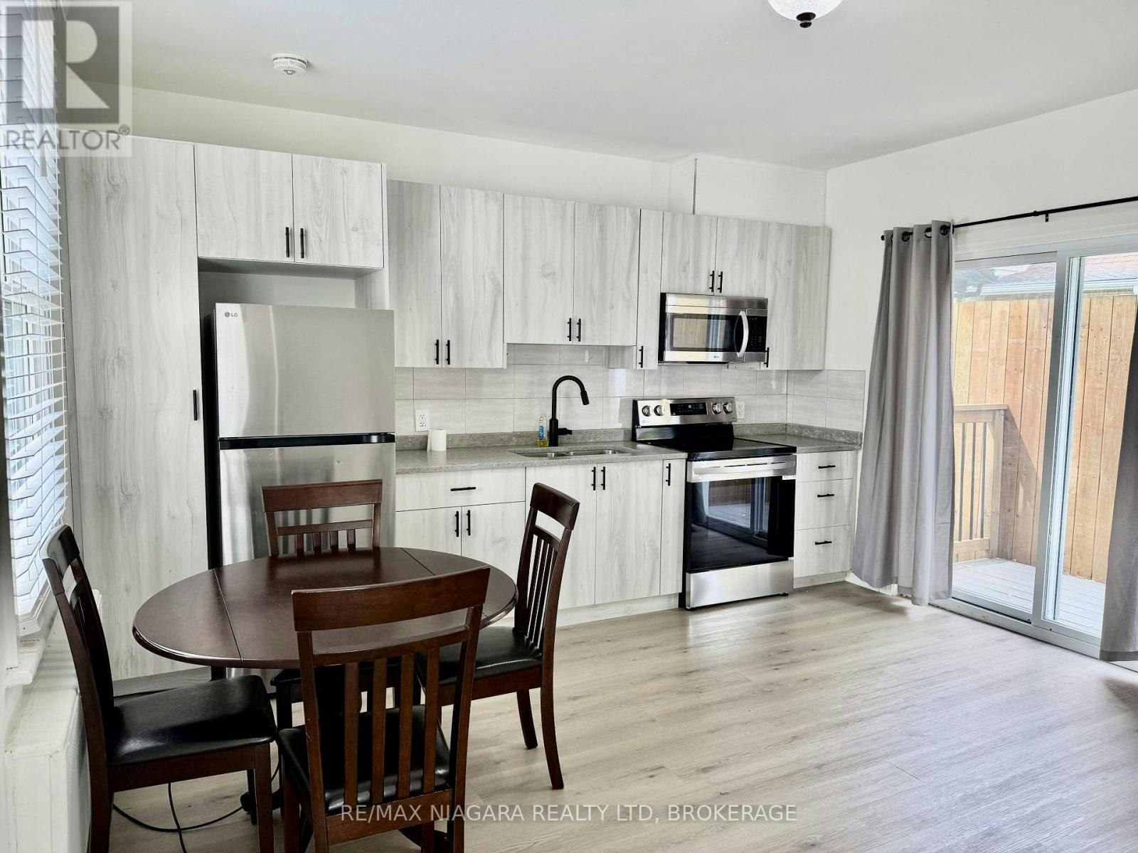 2-4711 River Road, Niagara Falls, ON, L2E 3G2 - 2
