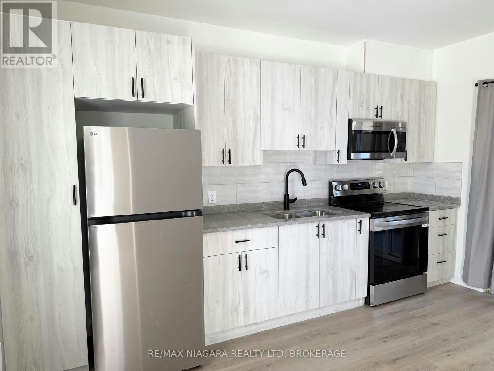 2-4711 River Road, Niagara Falls, ON, L2E 3G2 - 4