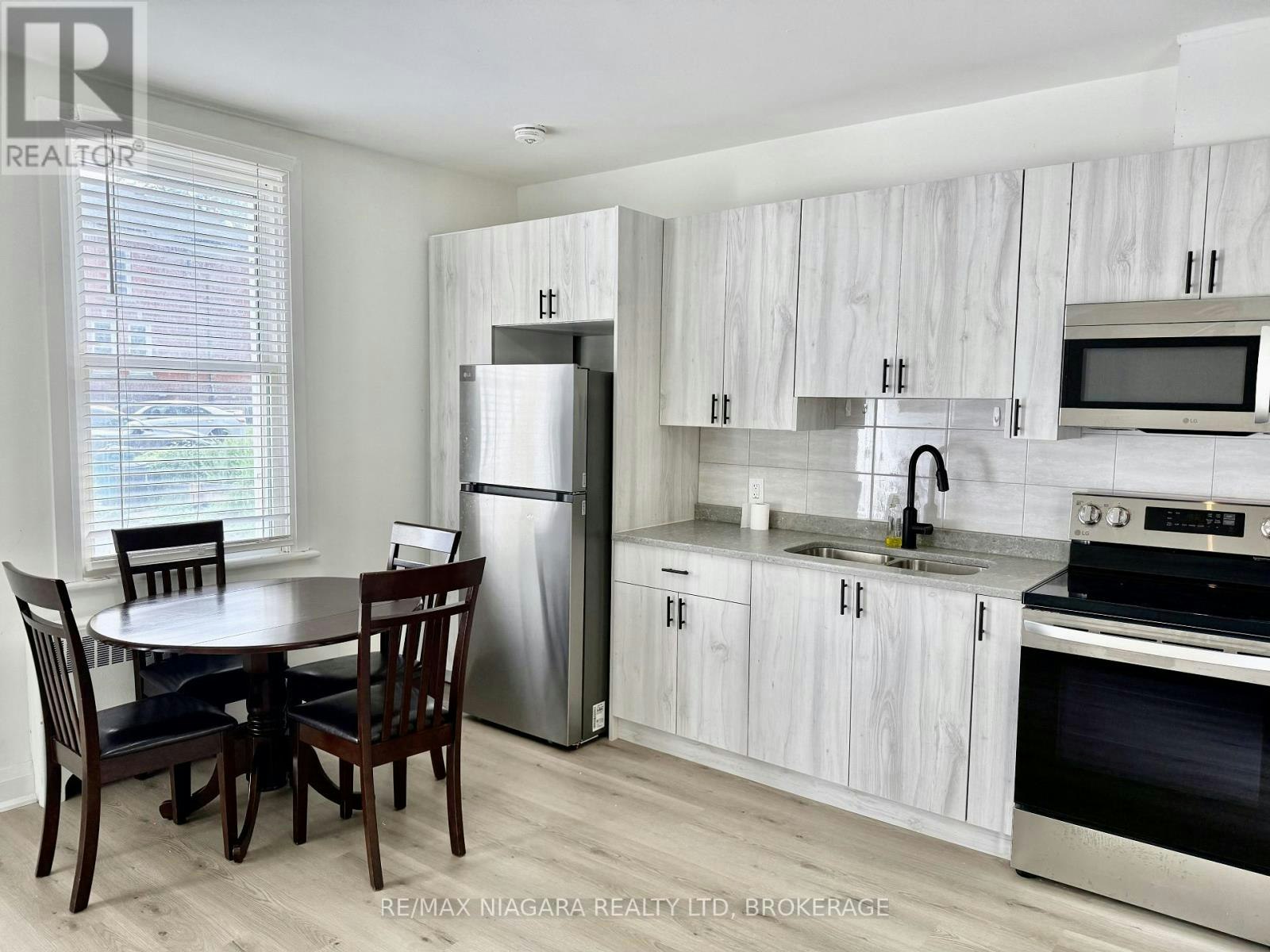 2-4711 River Road, Niagara Falls, ON, L2E 3G2