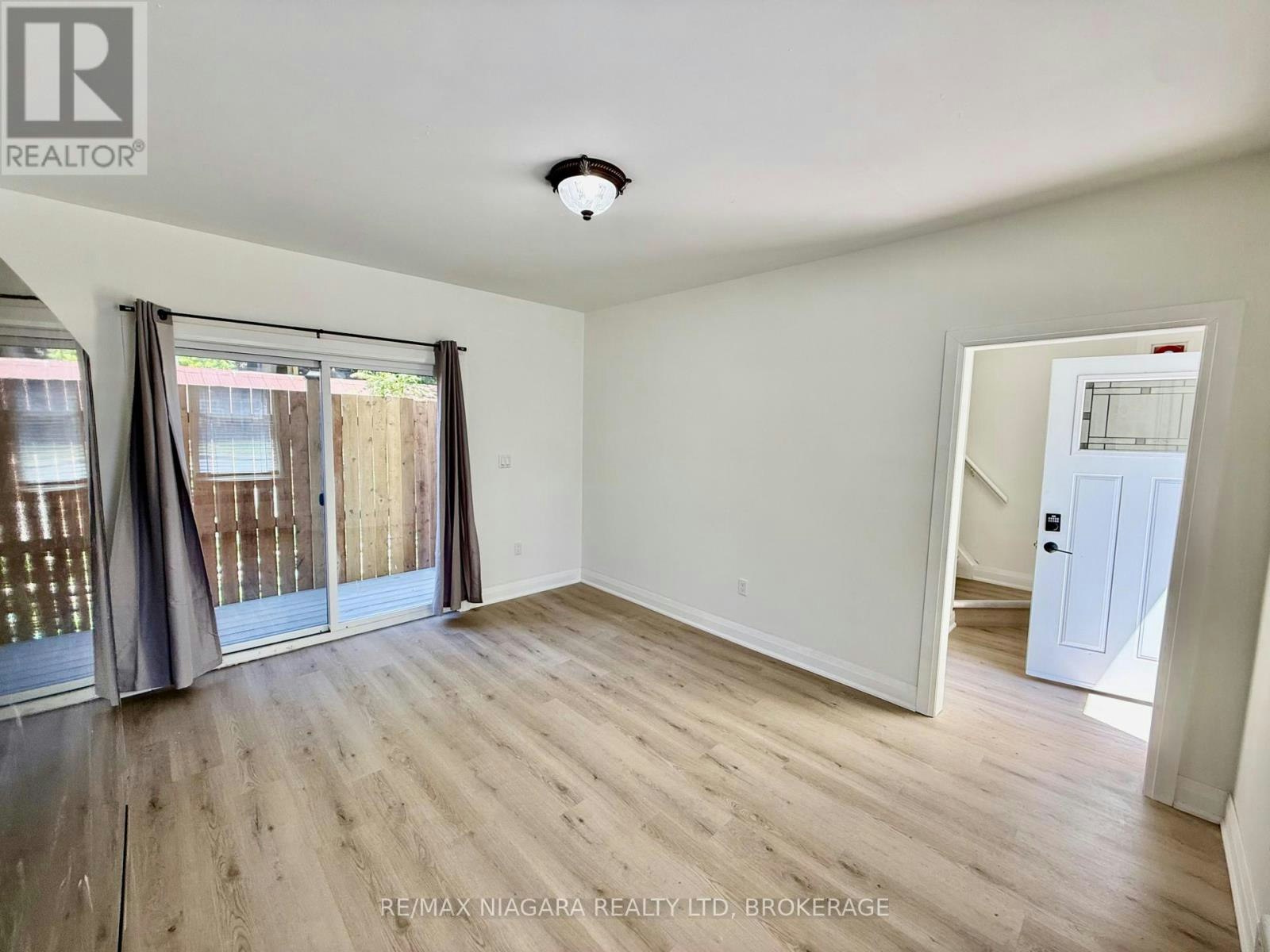 2-4711 River Road, Niagara Falls, ON, L2E 3G2 - 5