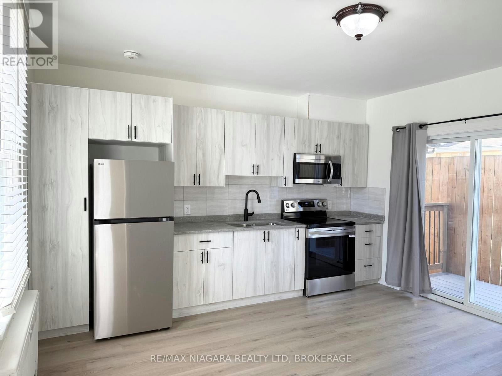 2-4711 River Road, Niagara Falls, ON, L2E 3G2 - 3