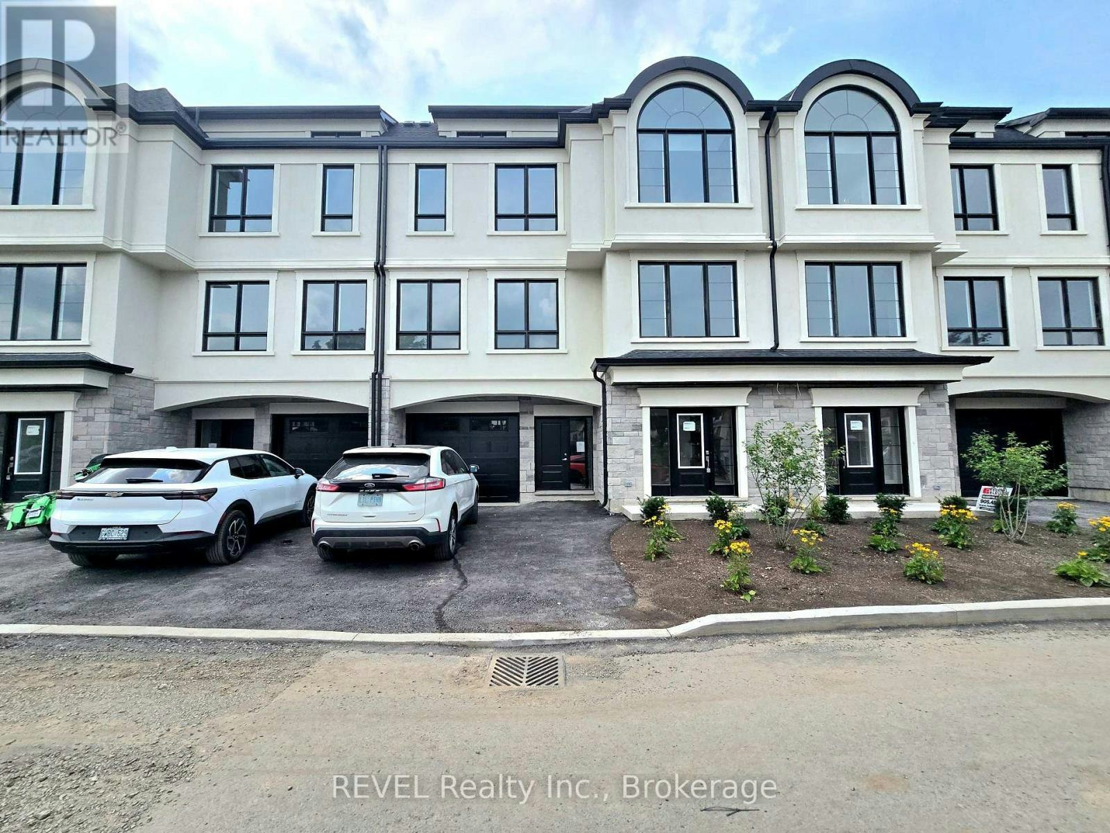 2-15 Lake Street, Grimsby, ON, L3M 2G4