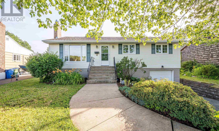 8 Windward Avenue