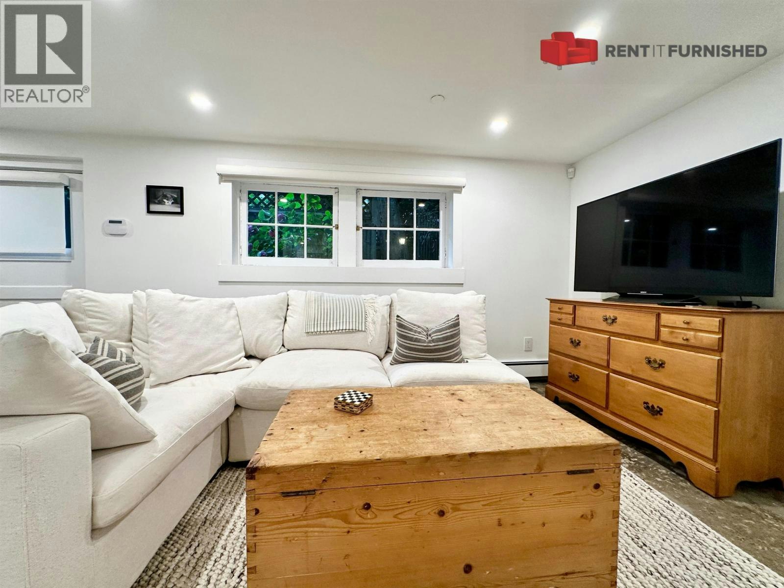 2036 W 15th Avenue, Vancouver, BC, V6J 2L5 - 2