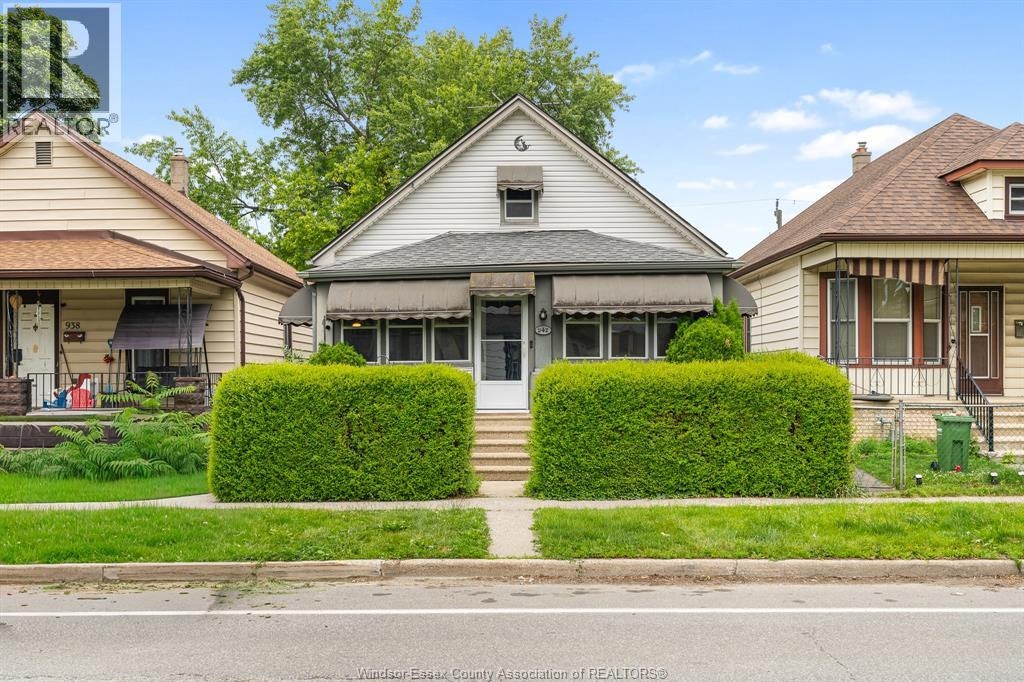942 Lincoln Road, Windsor, ON, N8Y 2H2