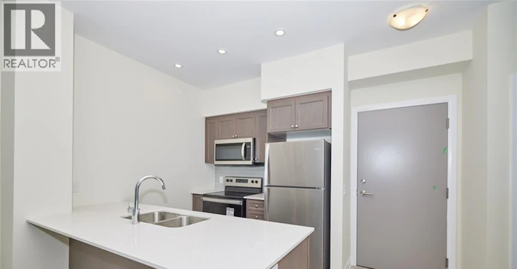 243-16 Concord Place, Grimsby, ON, L3M 0J1 - 4