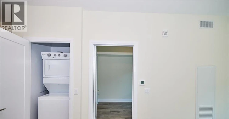 243-16 Concord Place, Grimsby, ON, L3M 0J1 - 11
