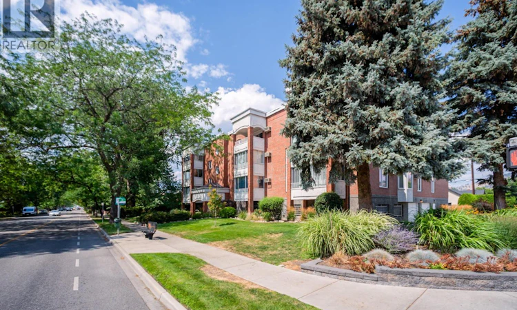 103-878 Bernard Avenue