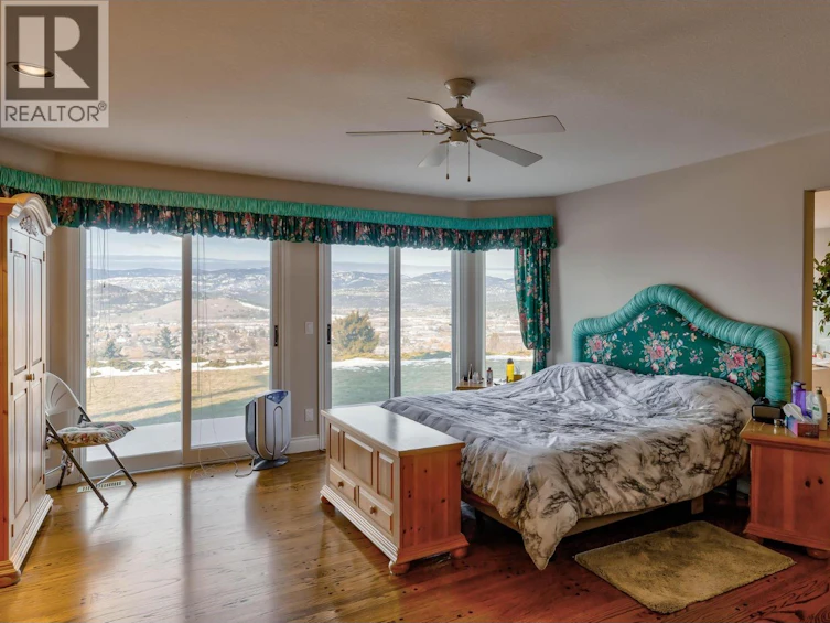 1135 Graf Road, Kelowna, BC, V1P 1B8 - 34