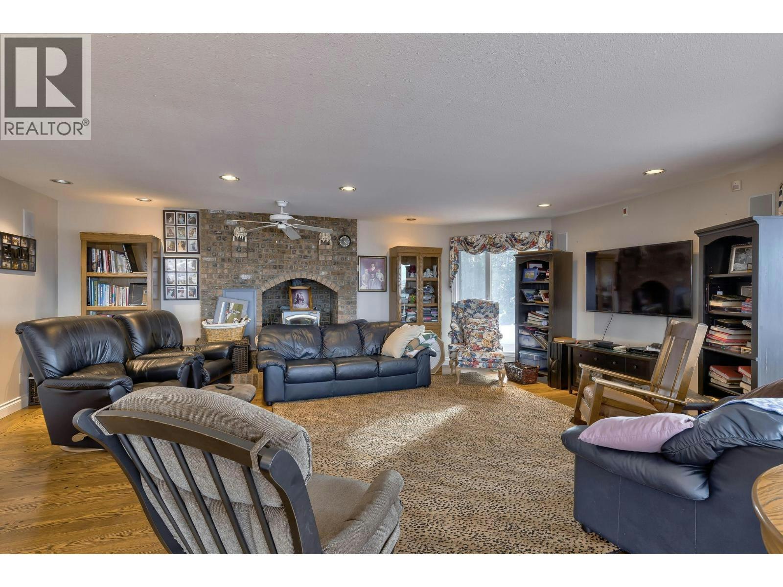 1135 Graf Road, Kelowna, BC, V1P 1B8 - 30