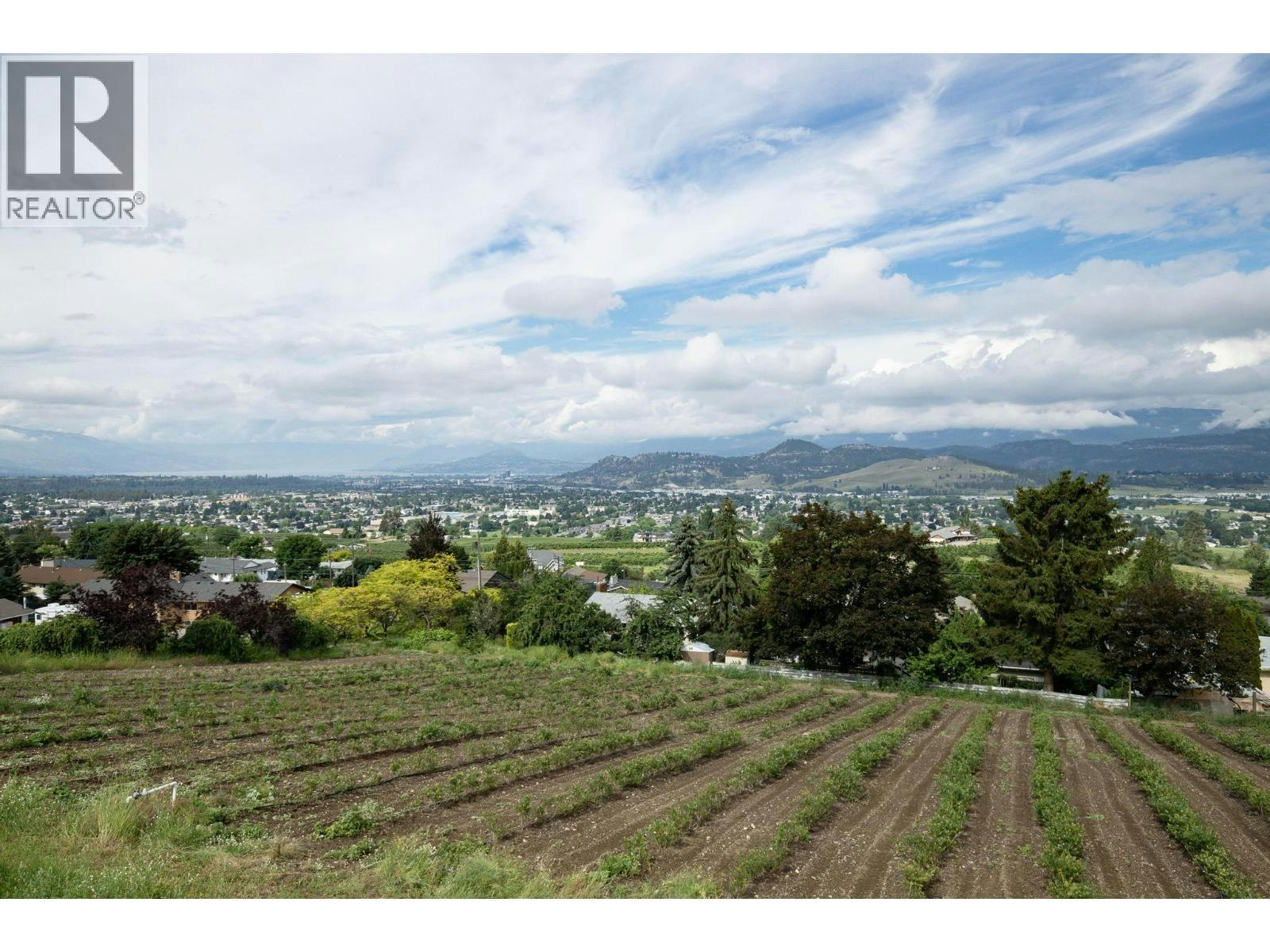 1135 Graf Road, Kelowna, BC, V1P 1B8 - 16