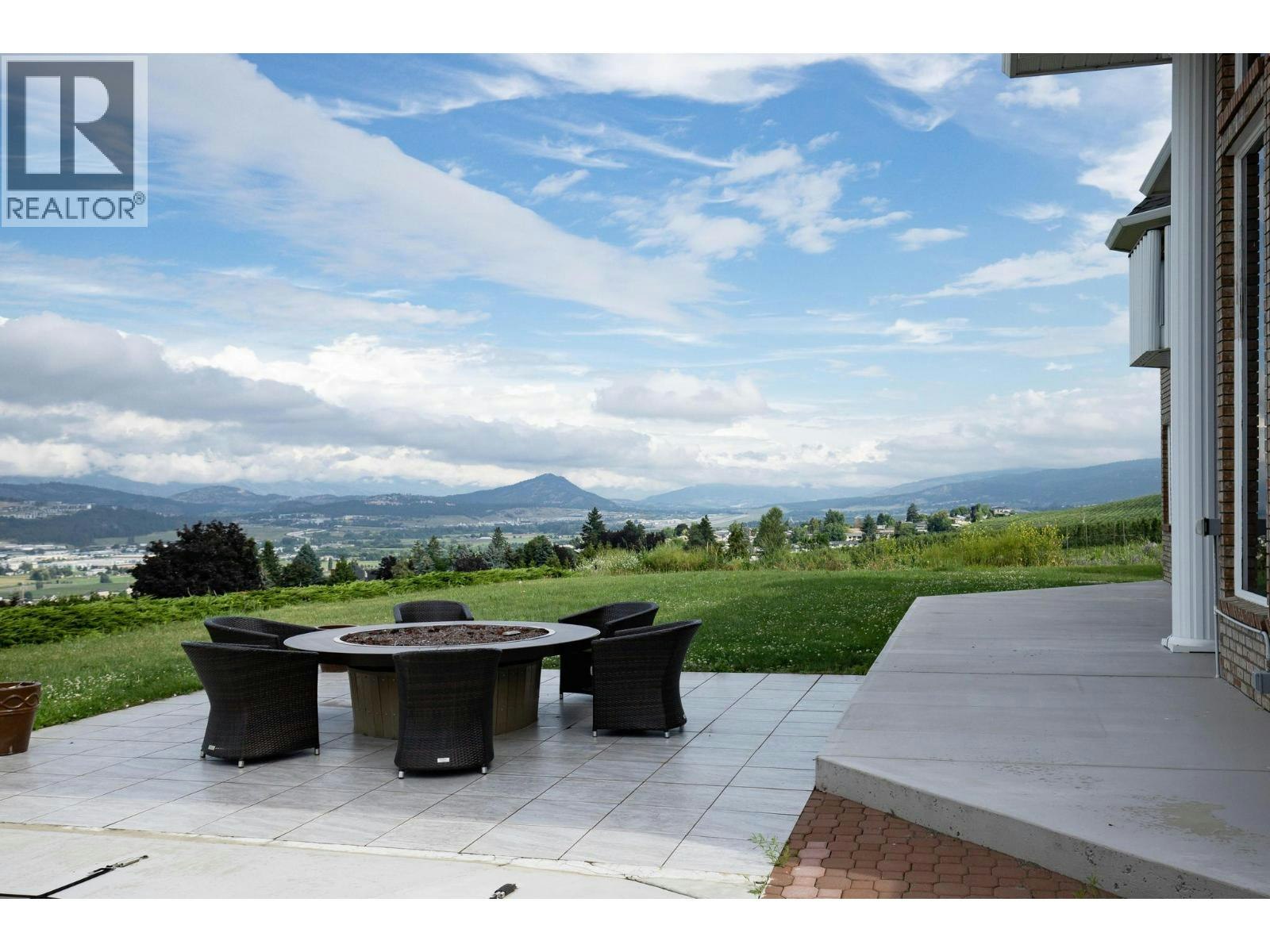 1135 Graf Road, Kelowna, BC, V1P 1B8 - 11