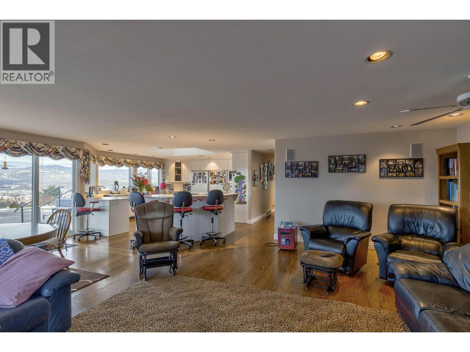 1135 Graf Road, Kelowna, BC, V1P 1B8 - 31