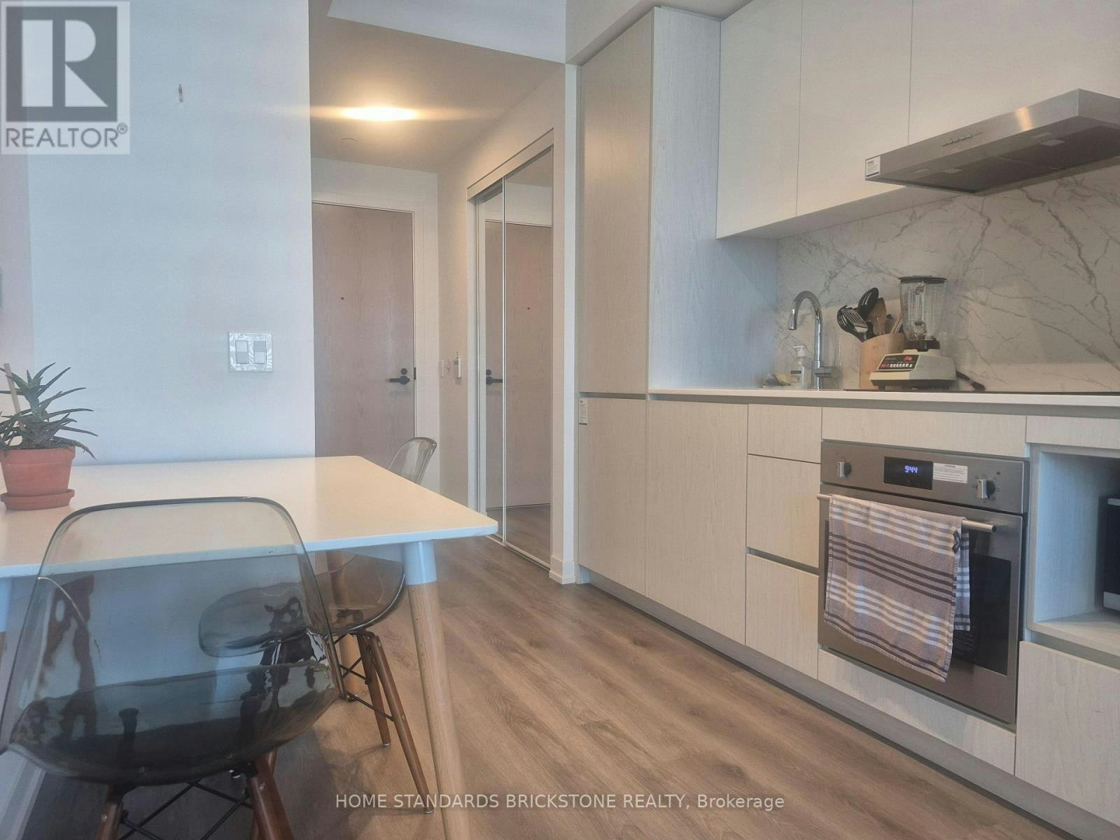 3716-28 Interchage Way W, Vaughan, ON, L4K 0P8 - 2