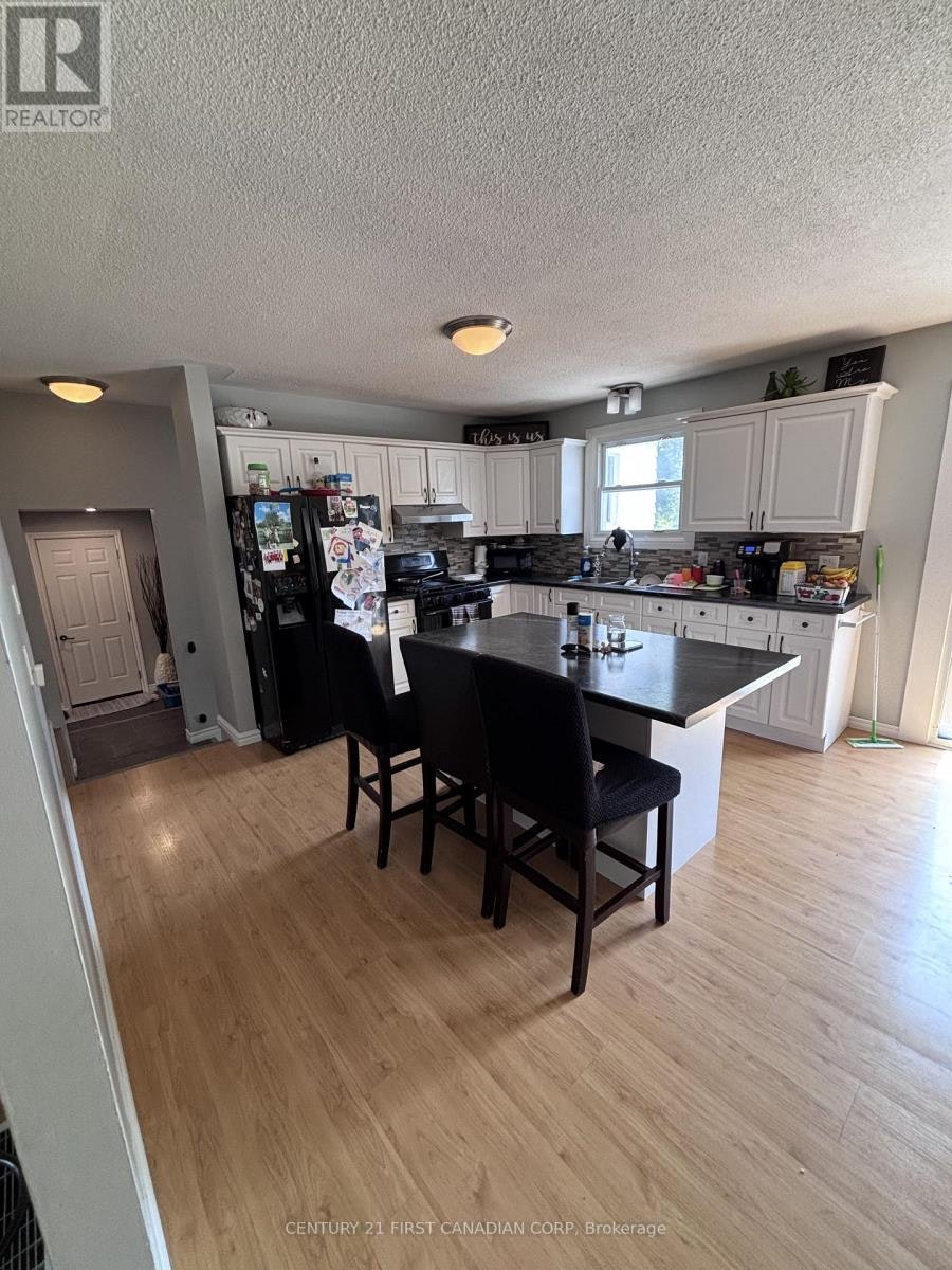 8319 Goosemarsh Line, Lambton Shores, ON, N0M 1T0 - 7