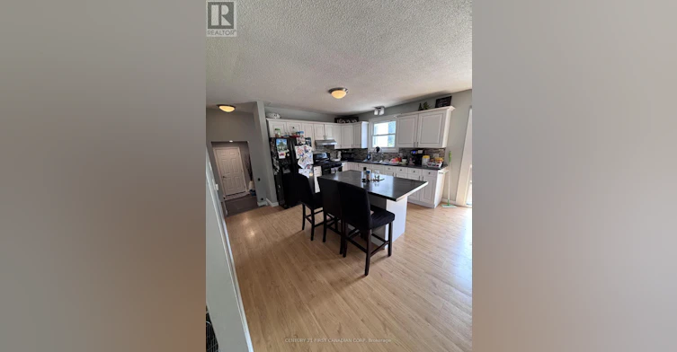8319 Goosemarsh Line, Lambton Shores, ON, N0M 1T0 - 7