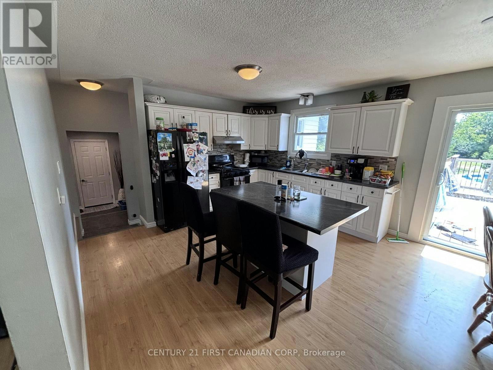 8319 Goosemarsh Line, Lambton Shores, ON, N0M 1T0 - 8